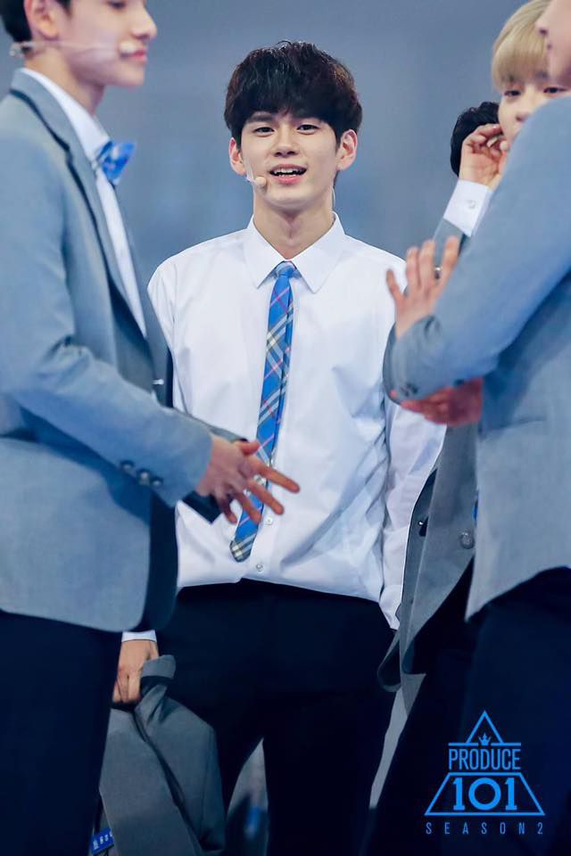 Đào mộ ảnh thời trẻ trâu của 11 hot boy WANNA ONE - Produce 101 (10)