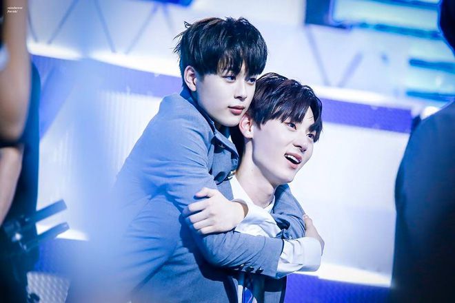Đào mộ ảnh thời trẻ trâu của 11 hot boy WANNA ONE - Produce 101 (18)