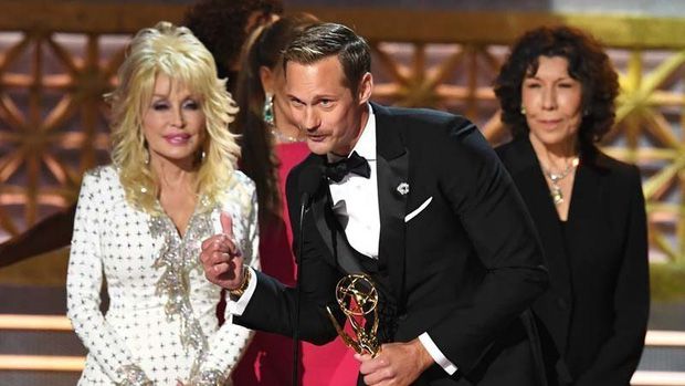 The Handmaid's Tale chiến thắng áp đảo tại Lễ trao giải Emmy 2017 (7)